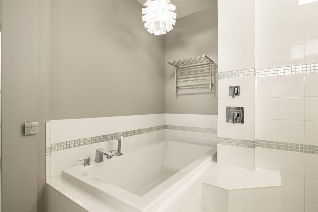 listing image 16518153193509773779