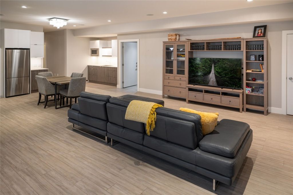 listing image 16519514985035799012