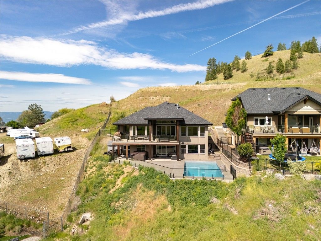 listing image 16515075189824707265