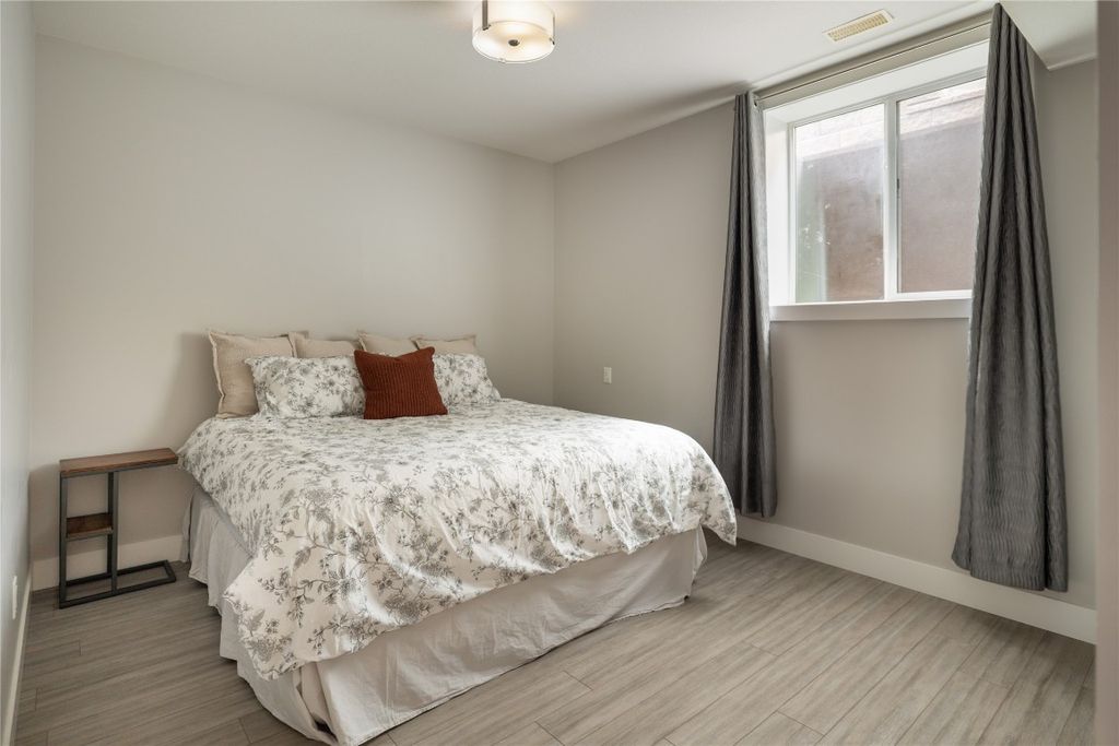 listing image 16512281189473387455