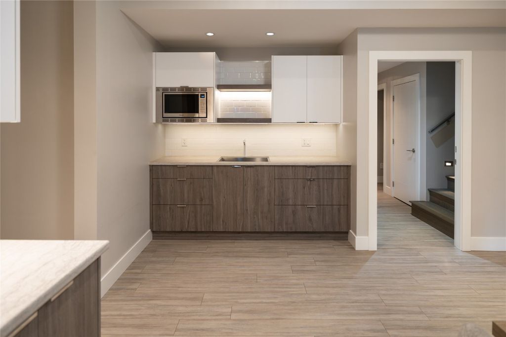 listing image 16519775234528147779