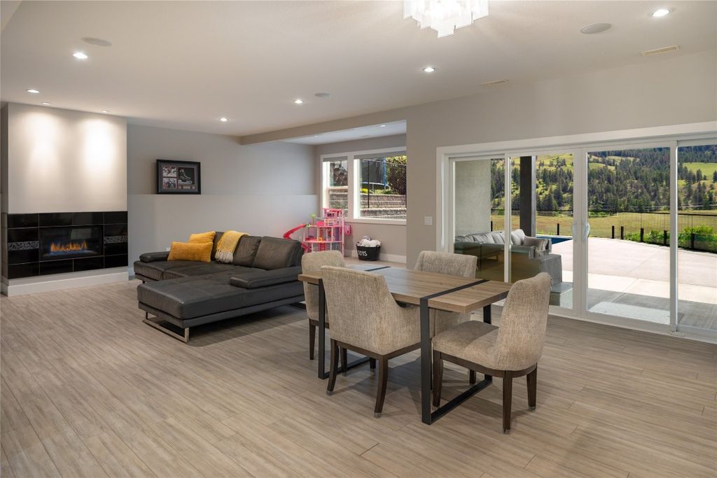 listing image 16518967196372622441