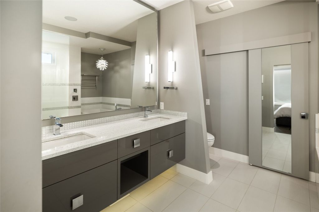 listing image 16511475669433685455
