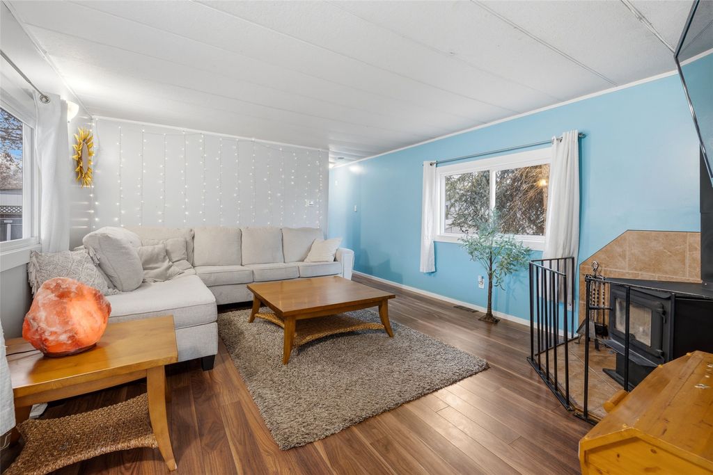 listing image 16511633761419072566