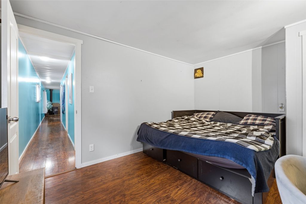 listing image 16512600147411028422