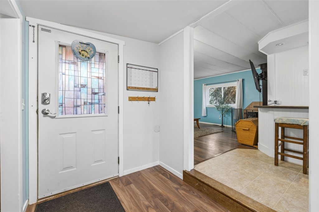 listing image 16517036781818482260