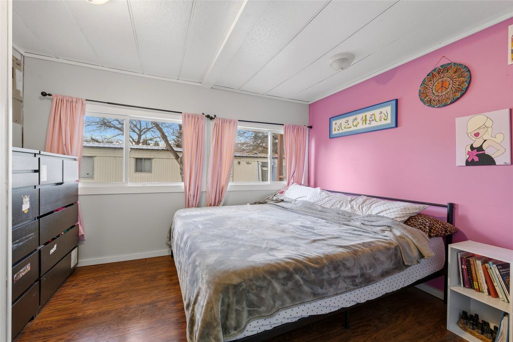 listing image 16512592163154383794