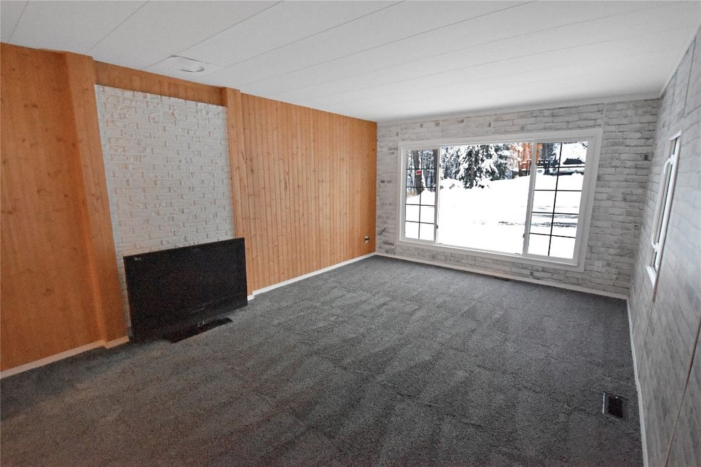 listing image 16518715472928796029