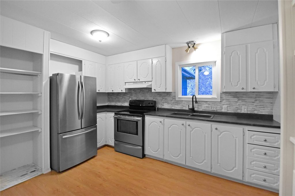 listing image 16513596801396897503