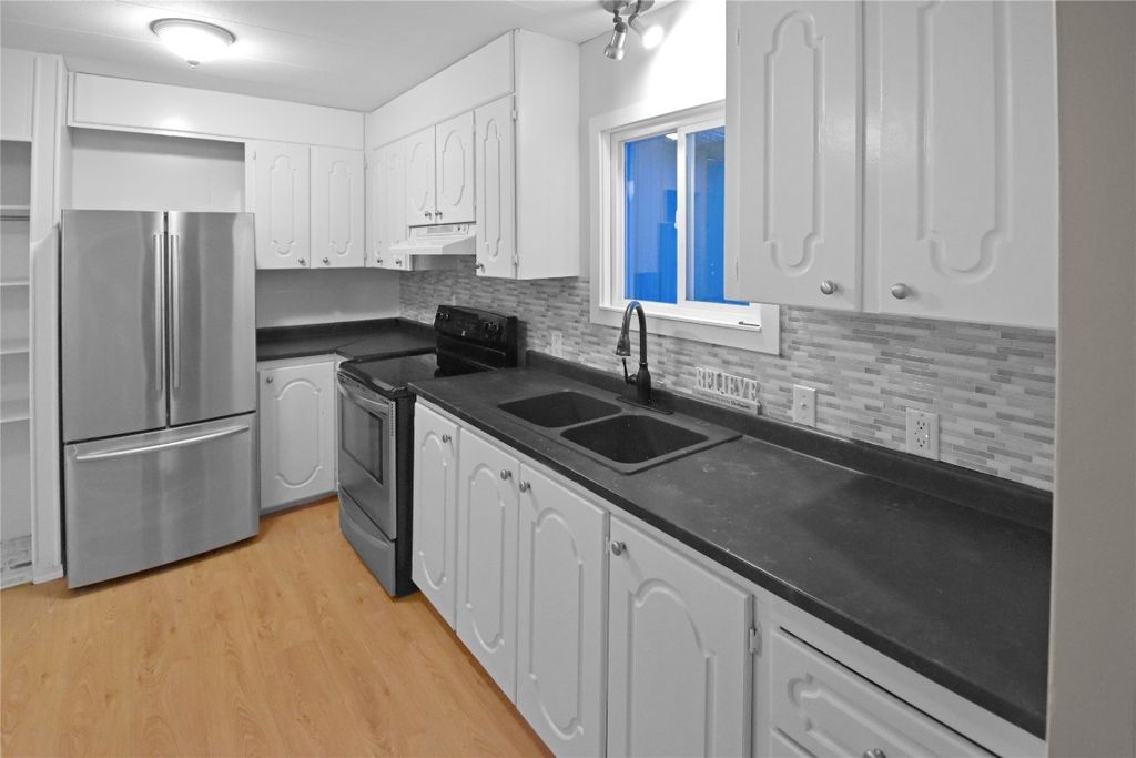 listing image 16518690079533253270