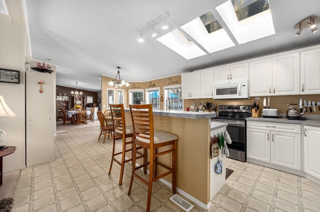 listing image 16512786953848211050