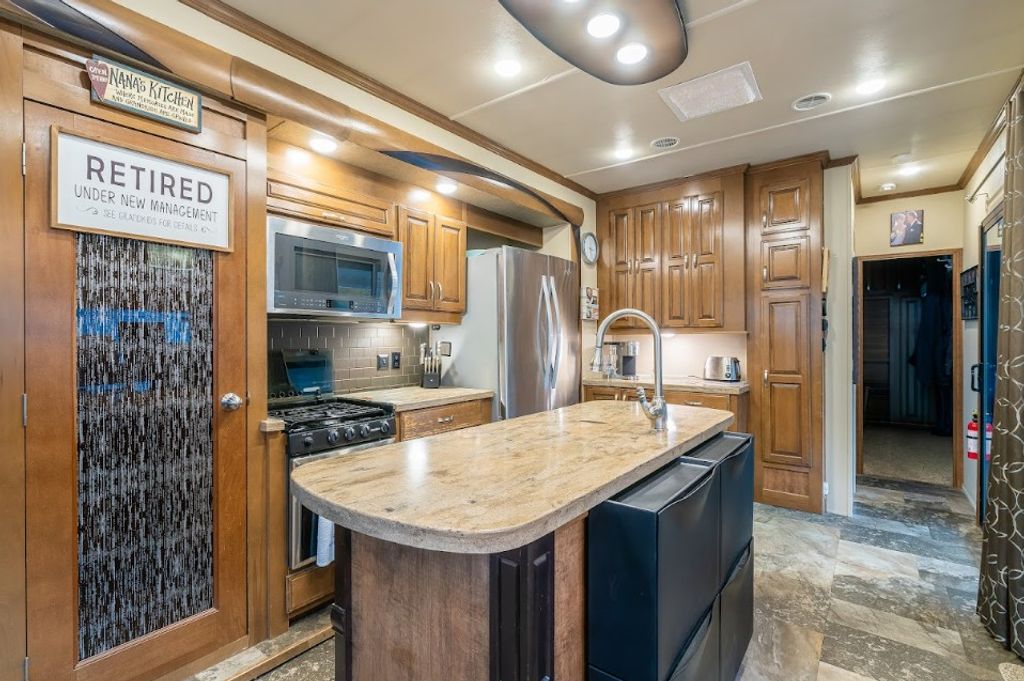 listing image 16512187241021691288