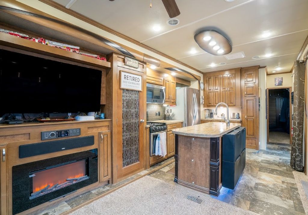 listing image 16511644288146830378