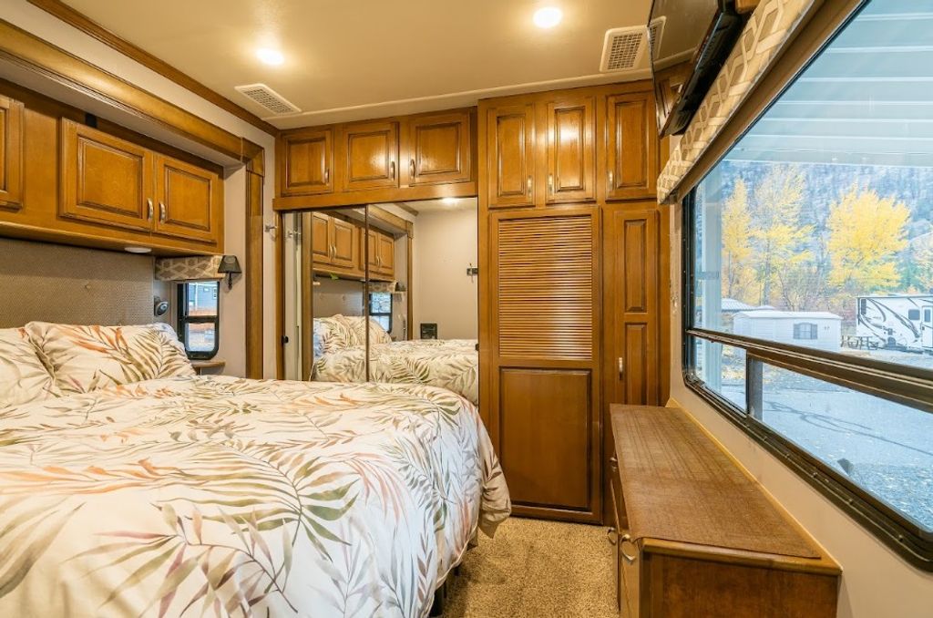 listing image 16517675468360674409