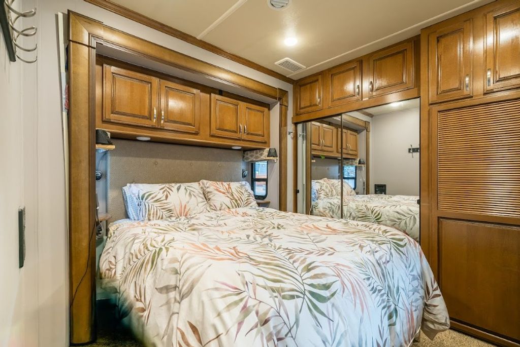 listing image 16518554509285269572