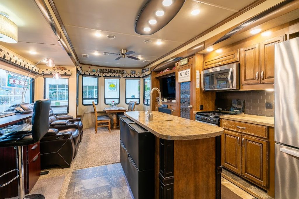 listing image 16516299595113241840