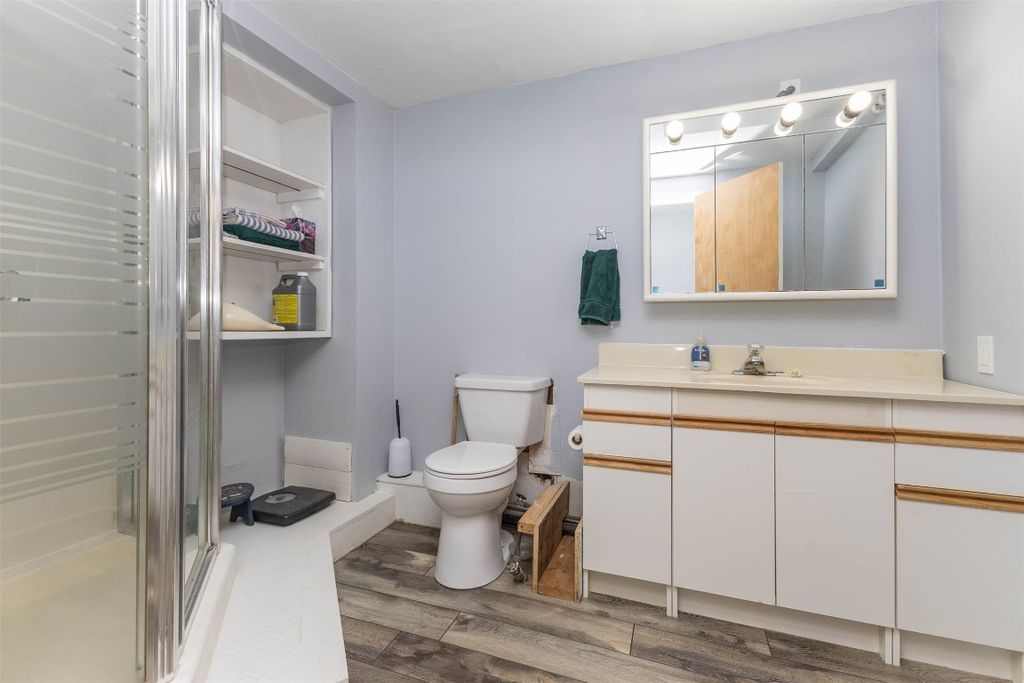 listing image 16515943542850481382