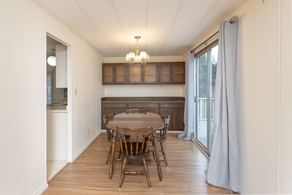 listing image 16511085661035590586