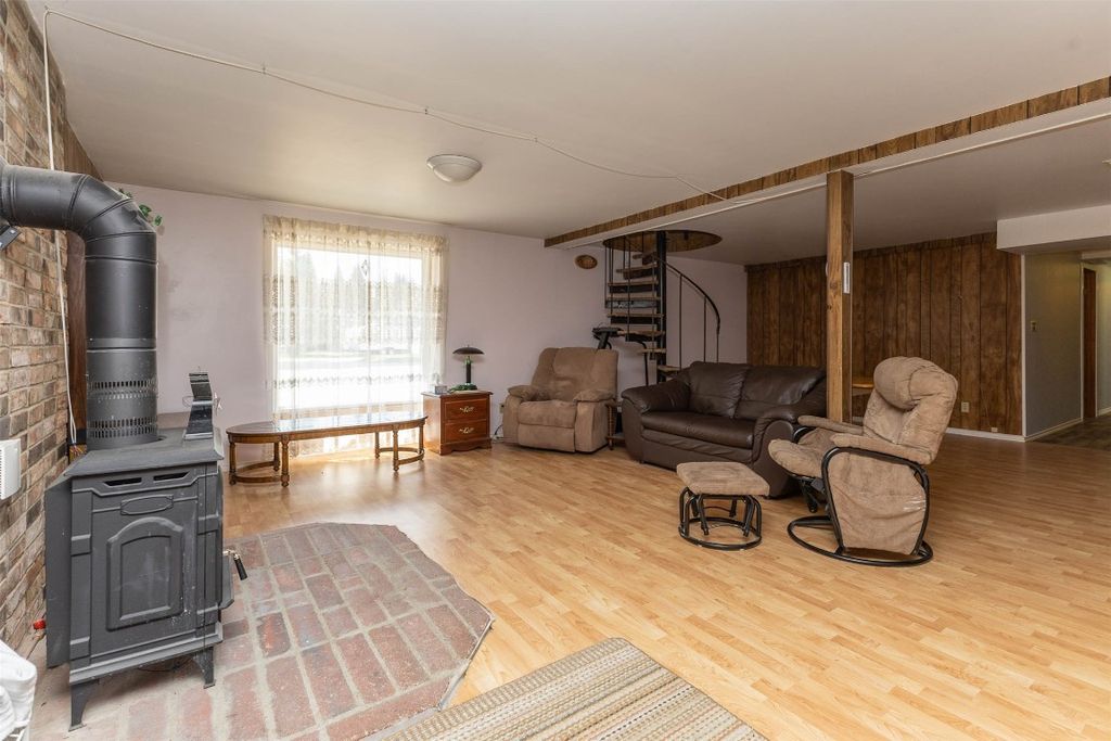 listing image 16516647801460948249