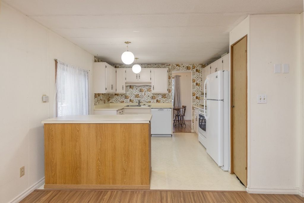 listing image 16514278948924774445