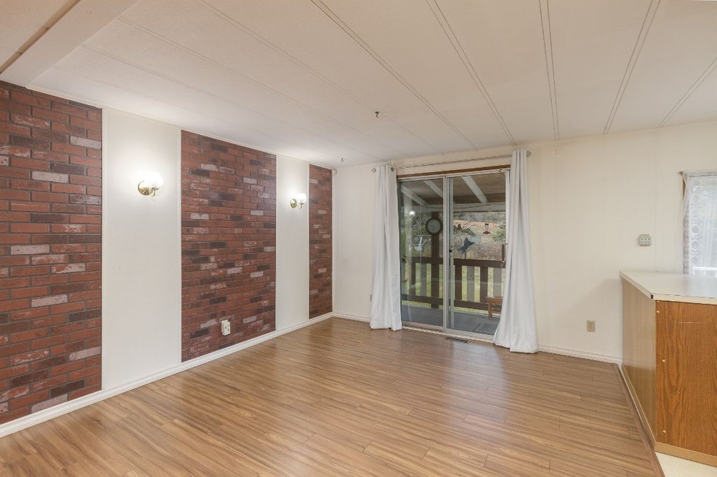 listing image 16515072014985212230