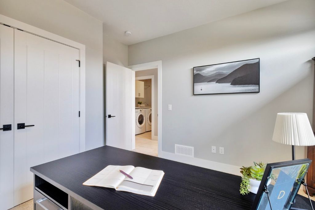 listing image 16513702264248609536