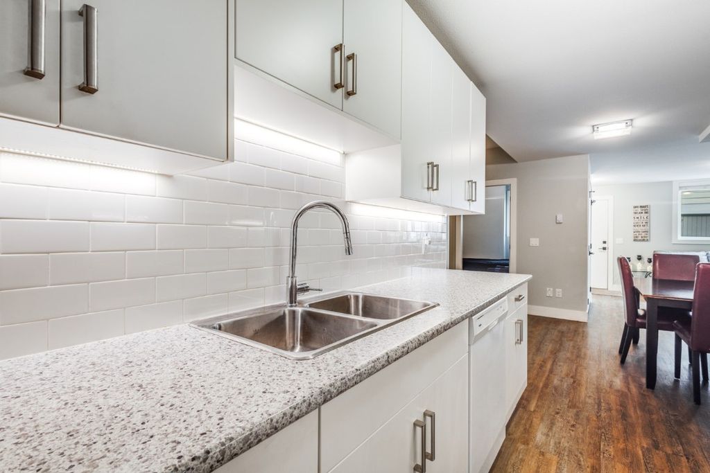 listing image 16518182985399626668