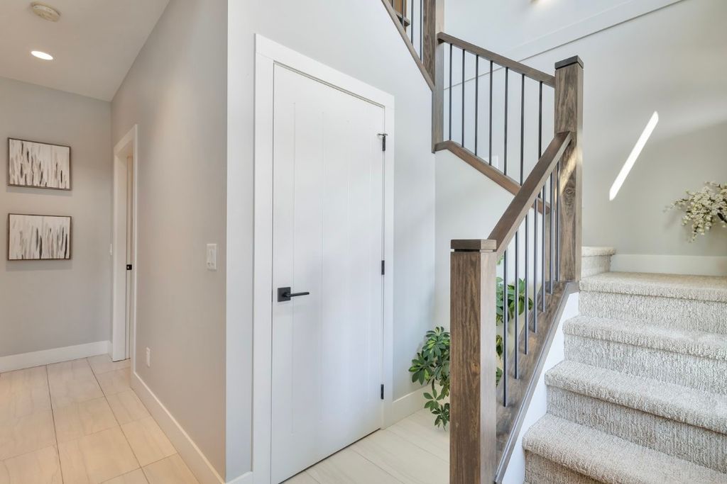 listing image 16518467332040765298