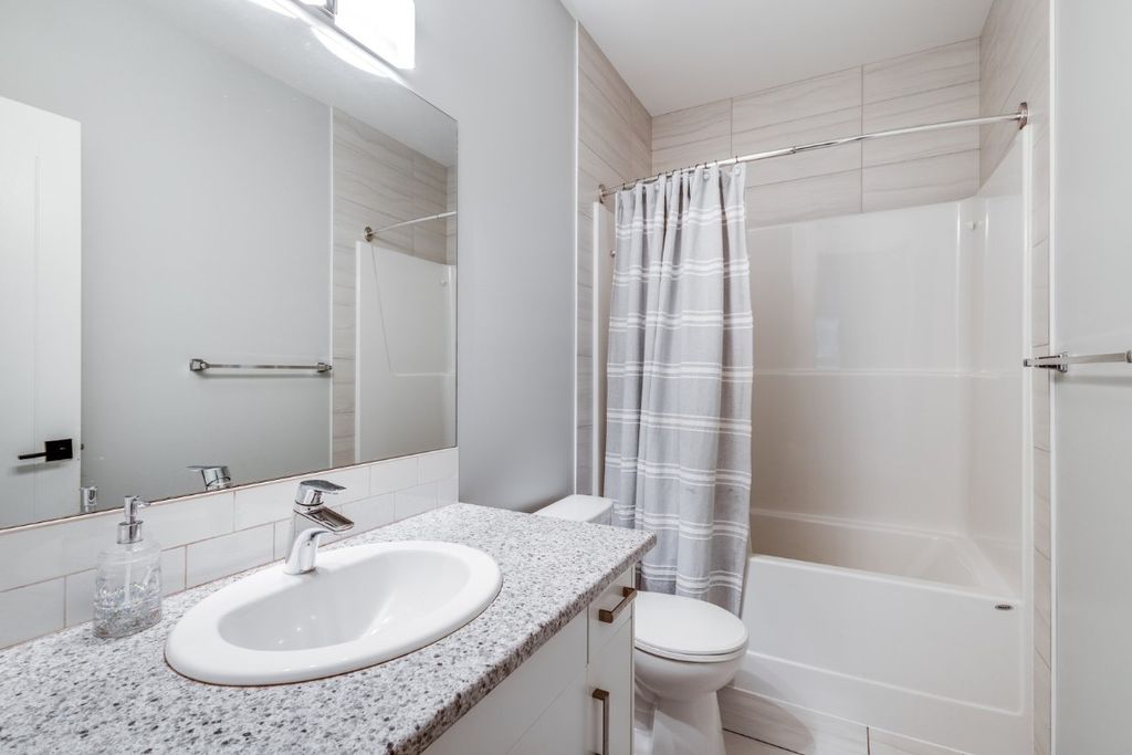 listing image 16514560457476010306