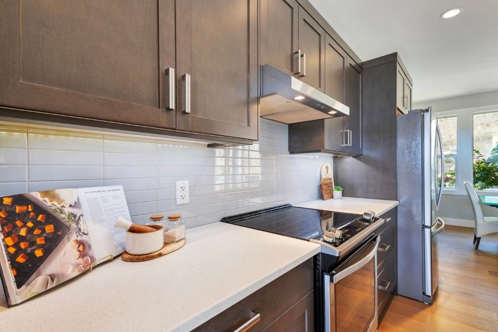 listing image 16511907560515996786