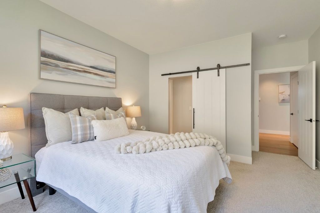 listing image 16510639313836984867