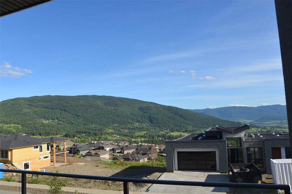 listing image 16517594334733273152
