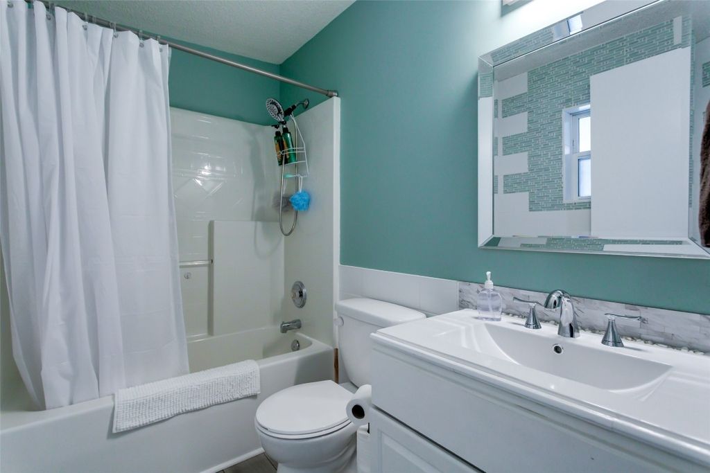 listing image 16515572748080624097