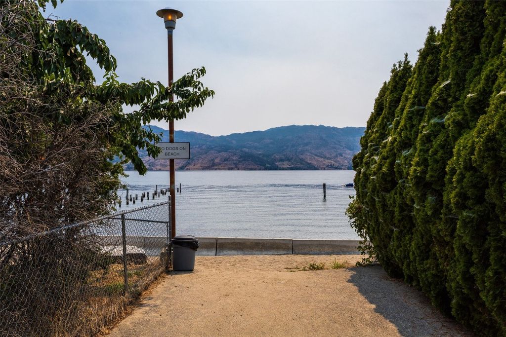 listing image 16512931664249343422