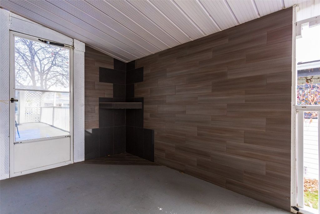 listing image 16514382099858752883