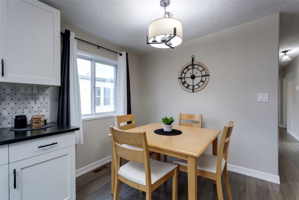 listing image 16516699437664649051