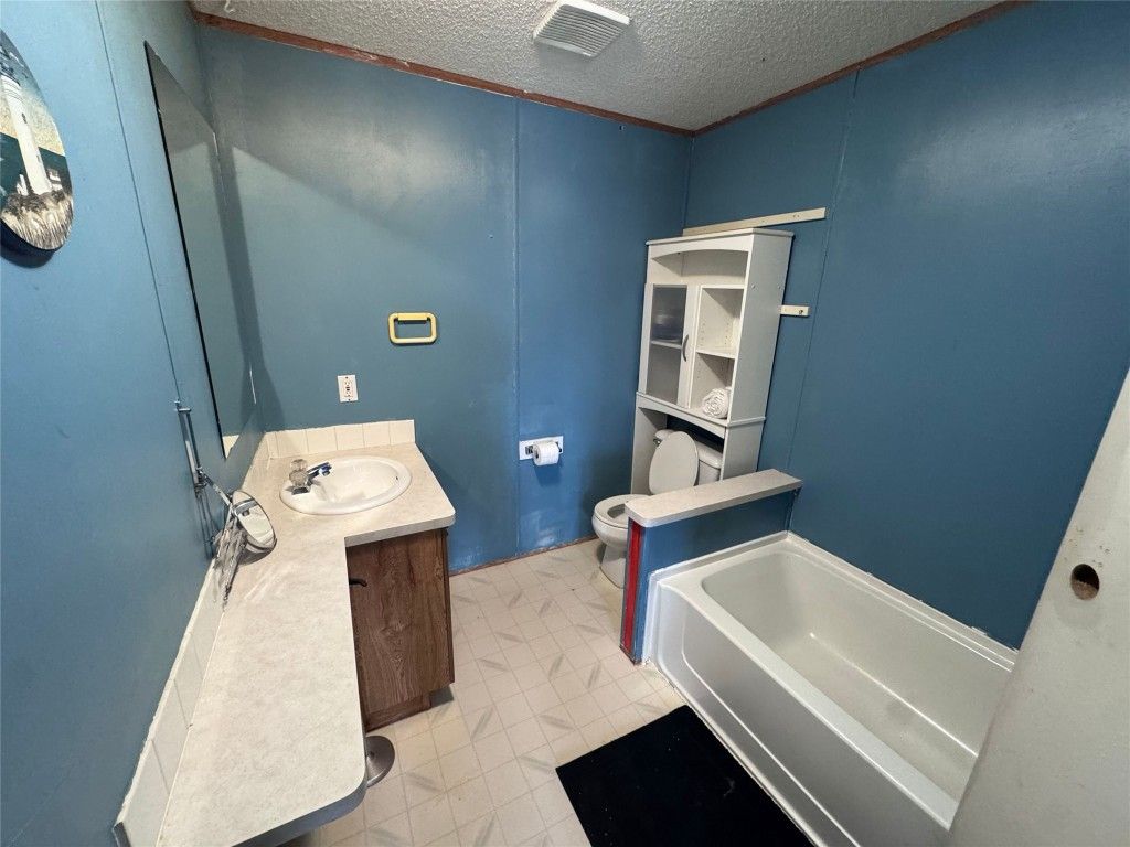 listing image 16519430619896437404