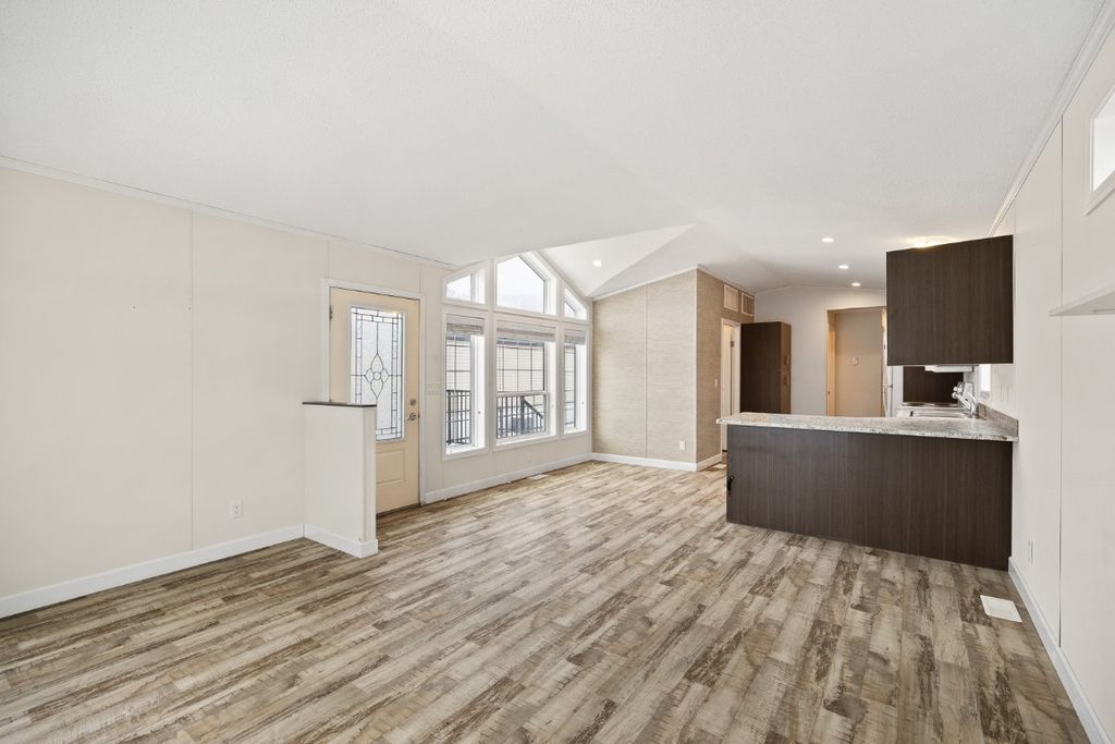 listing image 16518168224817550707