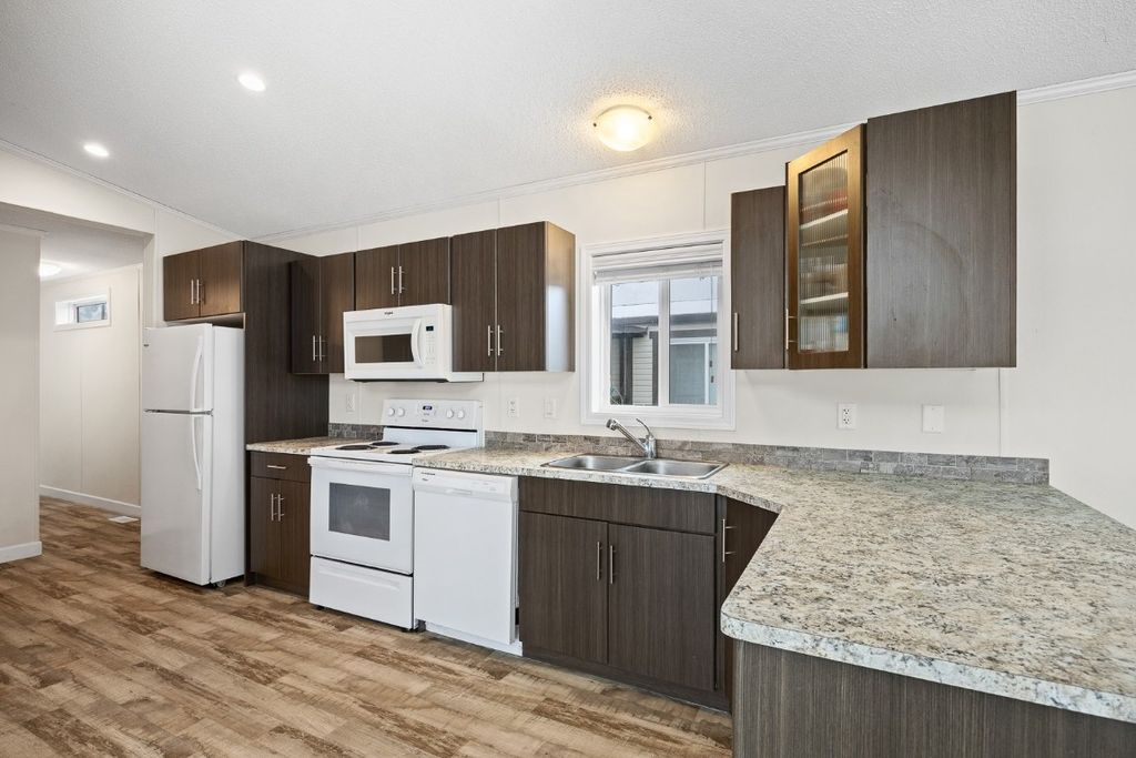 listing image 16514354504377037917