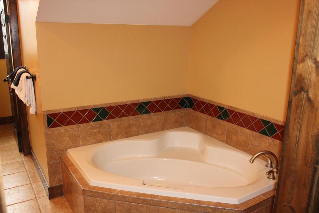 listing image 16518649313618626158