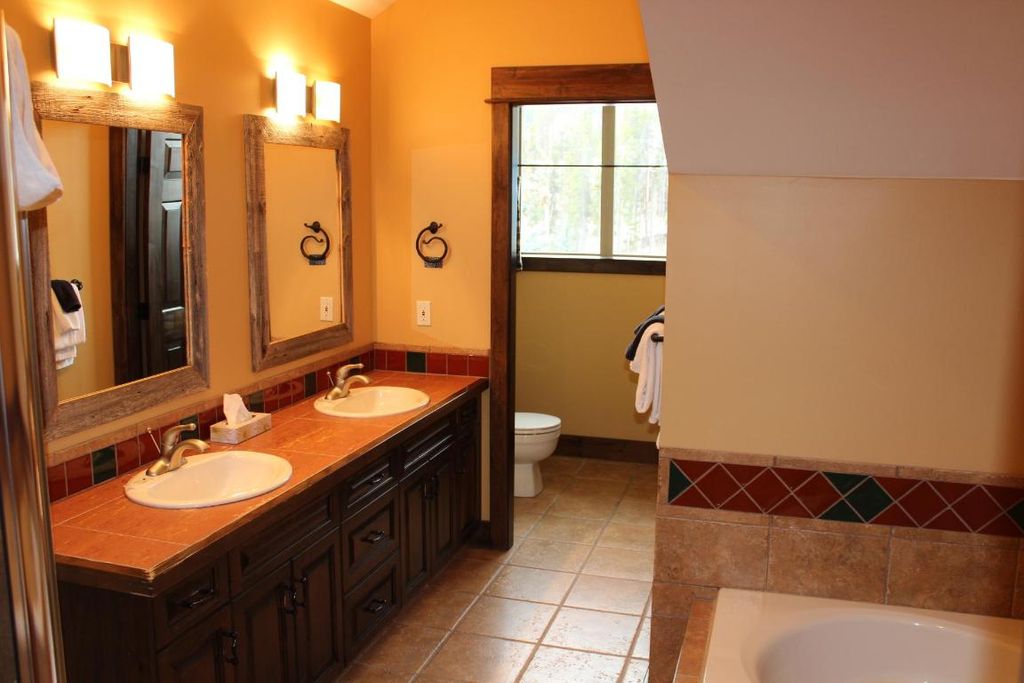 listing image 16517739921706802463