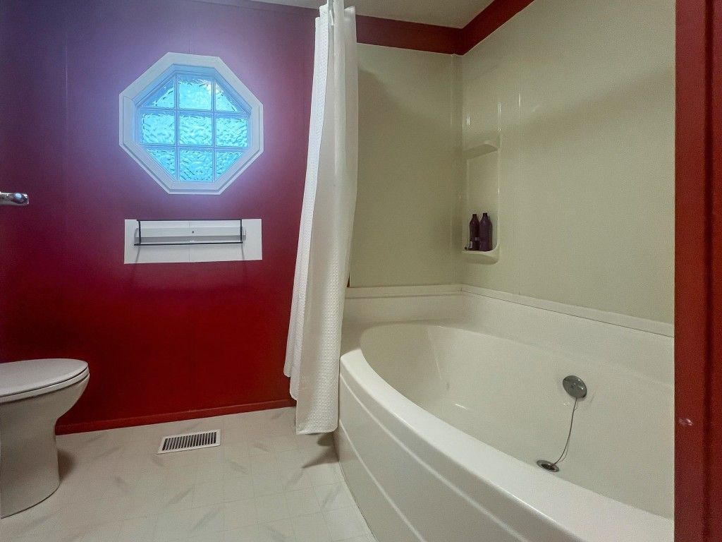 listing image 16516792991276806515