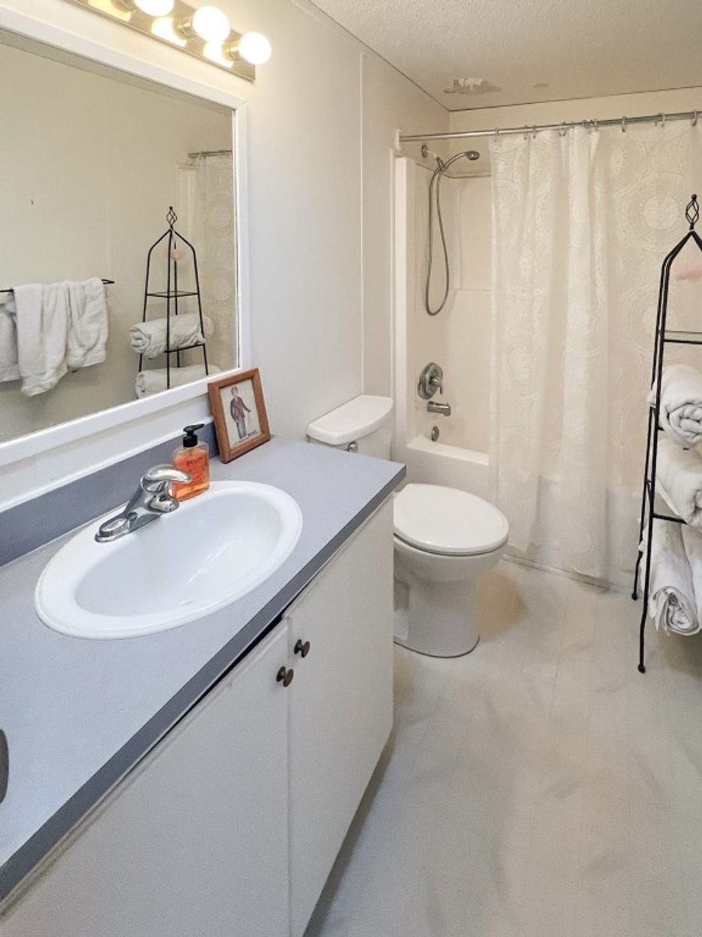 listing image 16512495319265745679