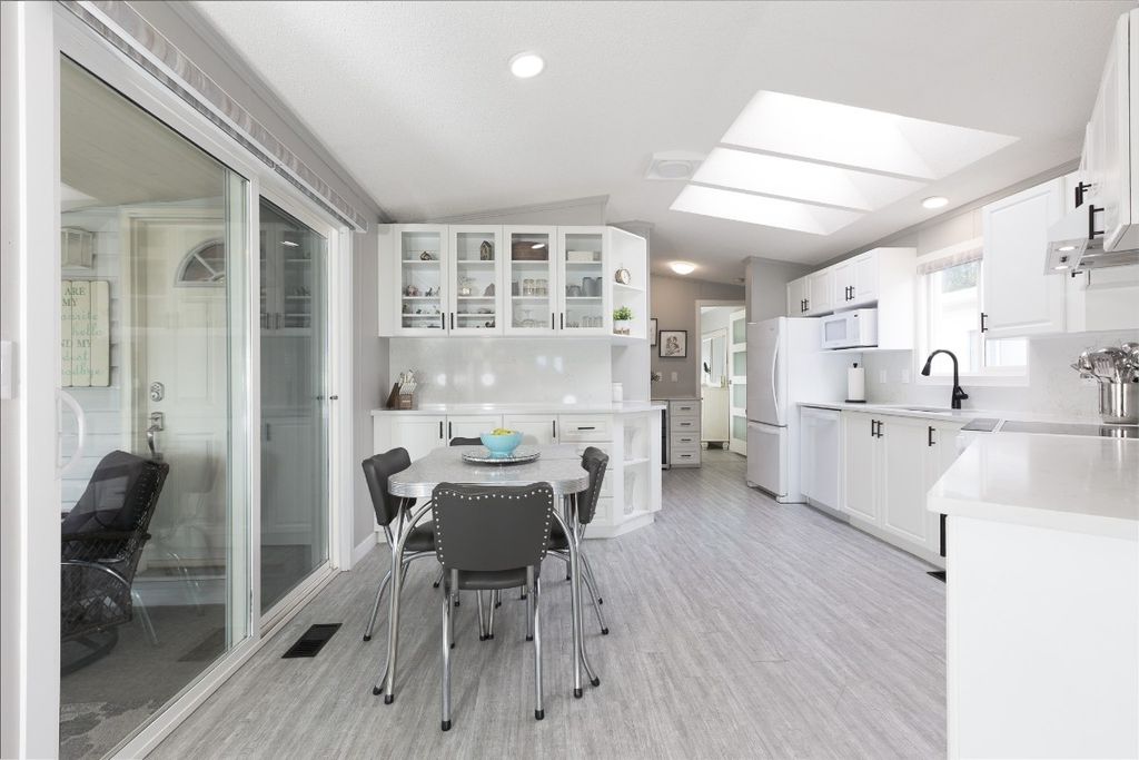 listing image 16517663873101139561