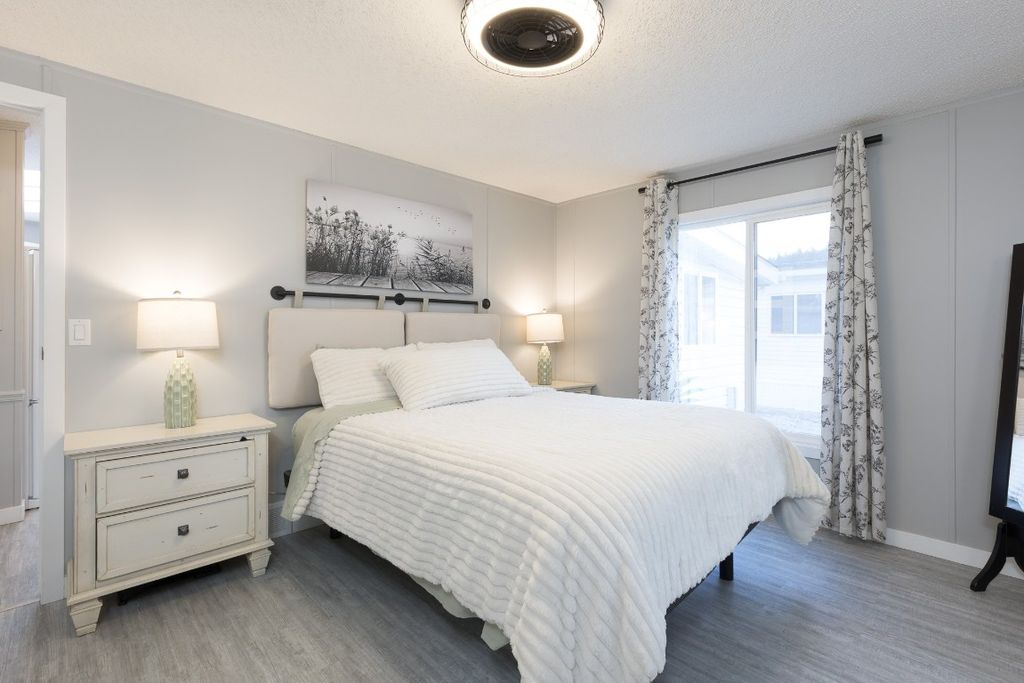 listing image 16513650549813720860