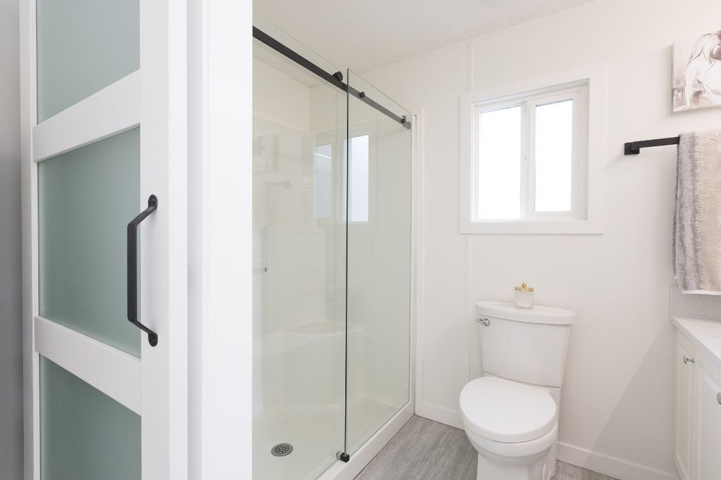 listing image 16518247181189856364