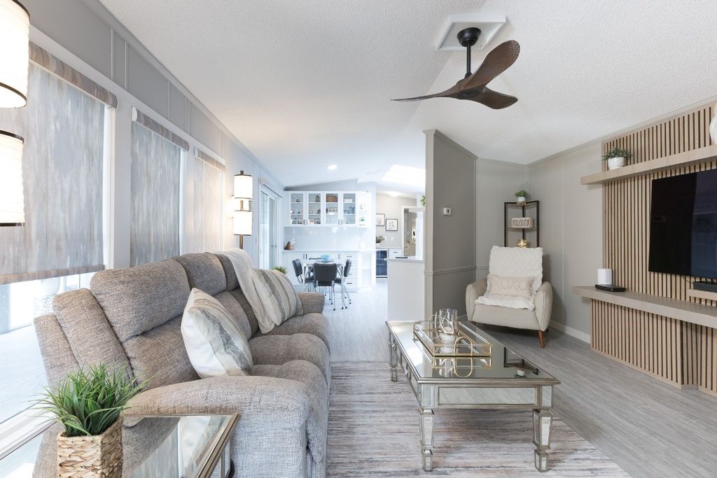 listing image 16515744396914057480