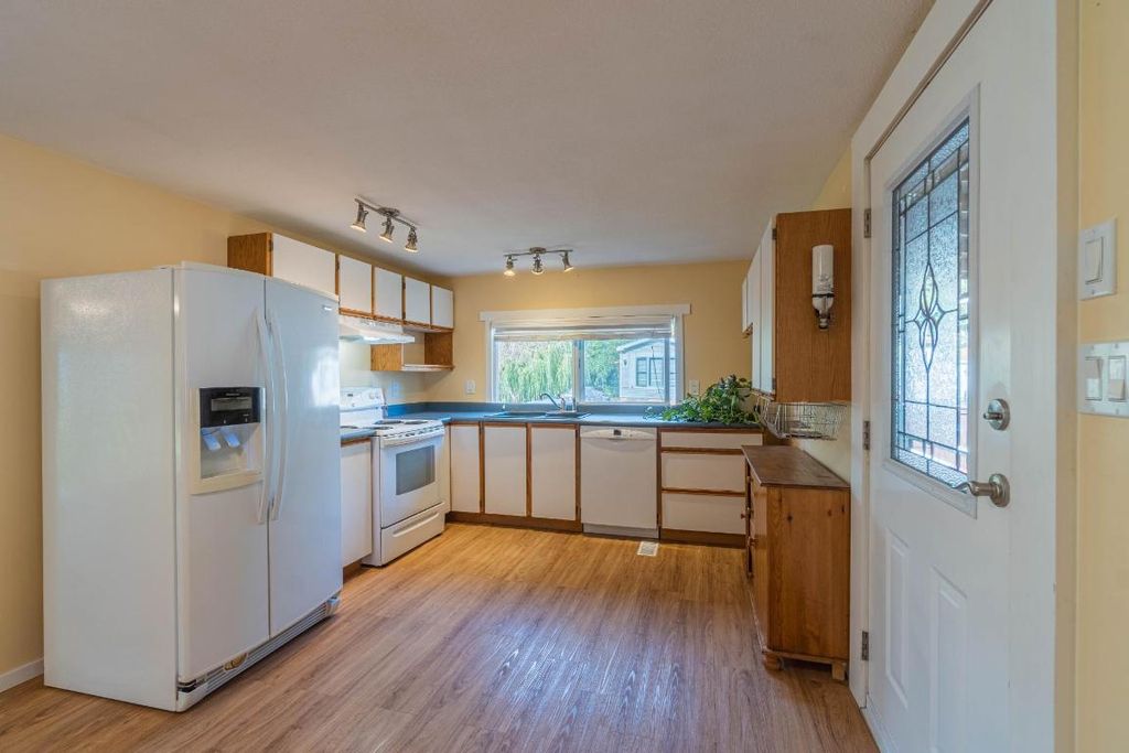 listing image 16519933253999646740