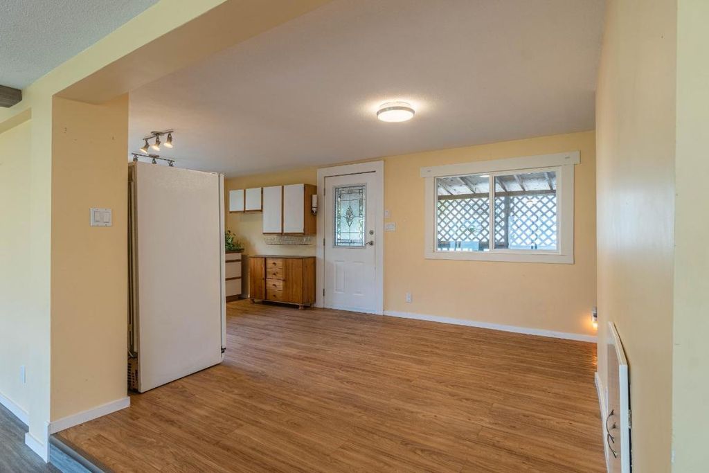 listing image 16512087233556536003