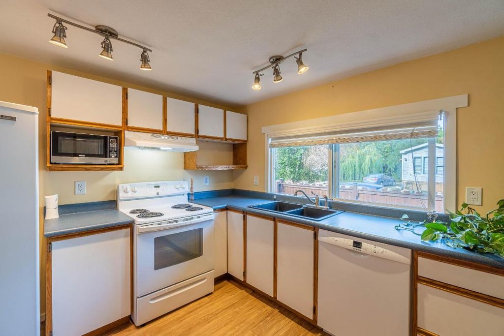 listing image 16511857776920545019